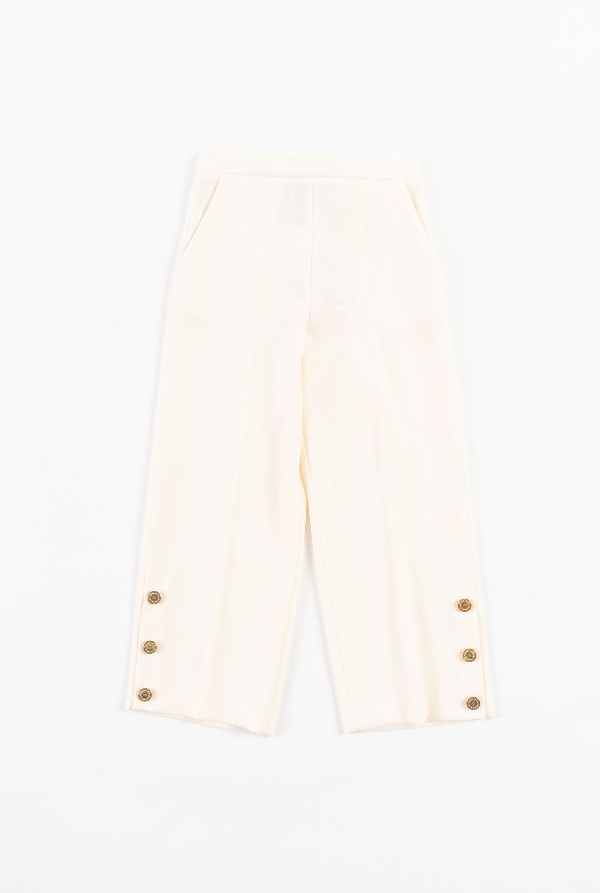 Trousers with contrasting buttons