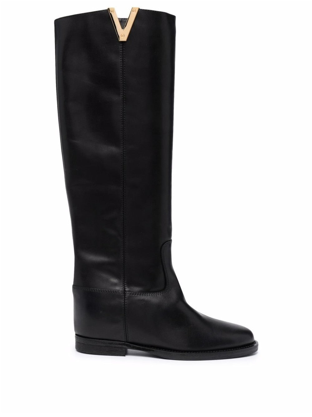 Boots with detail