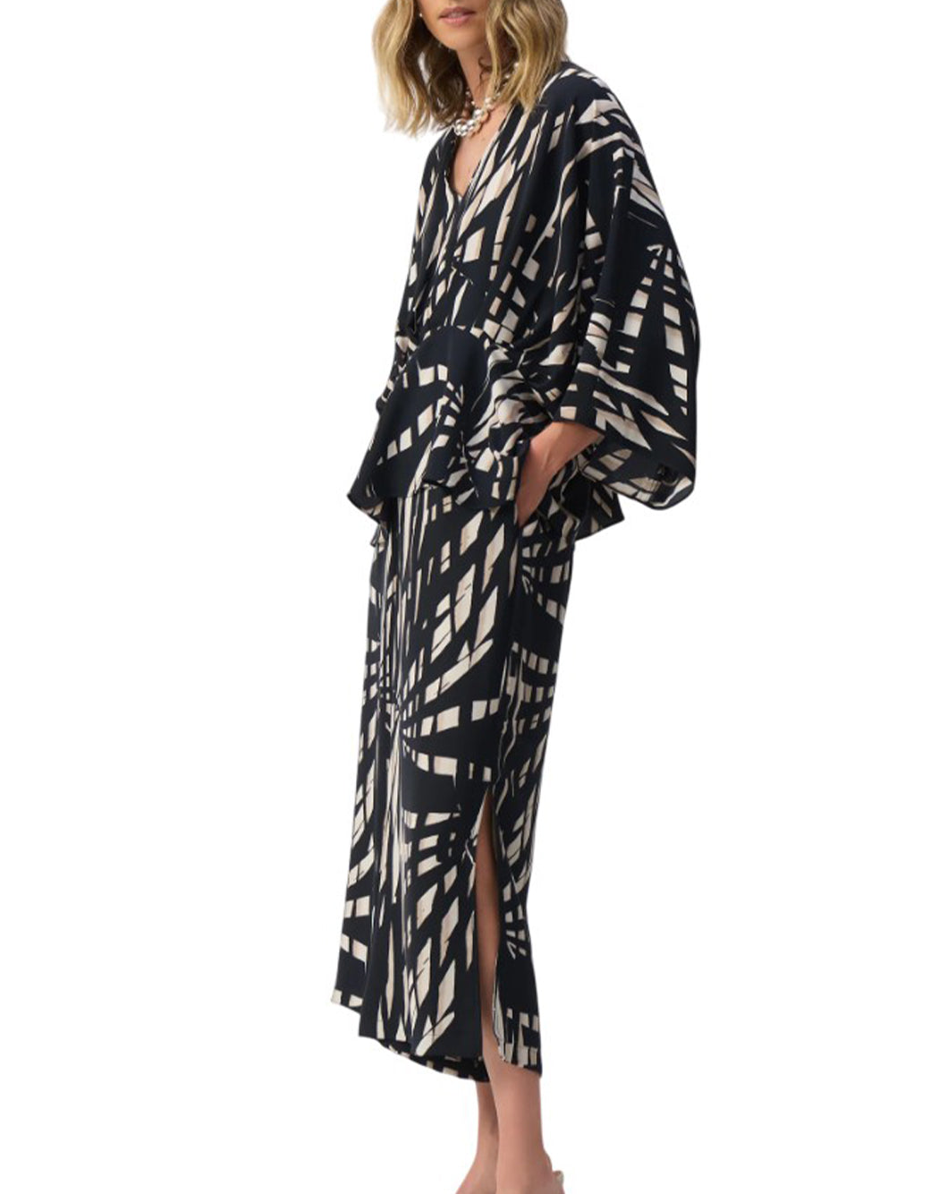 Joseph Ribkoff TOP PEPLO CON MANICHE A KIMONO Nero