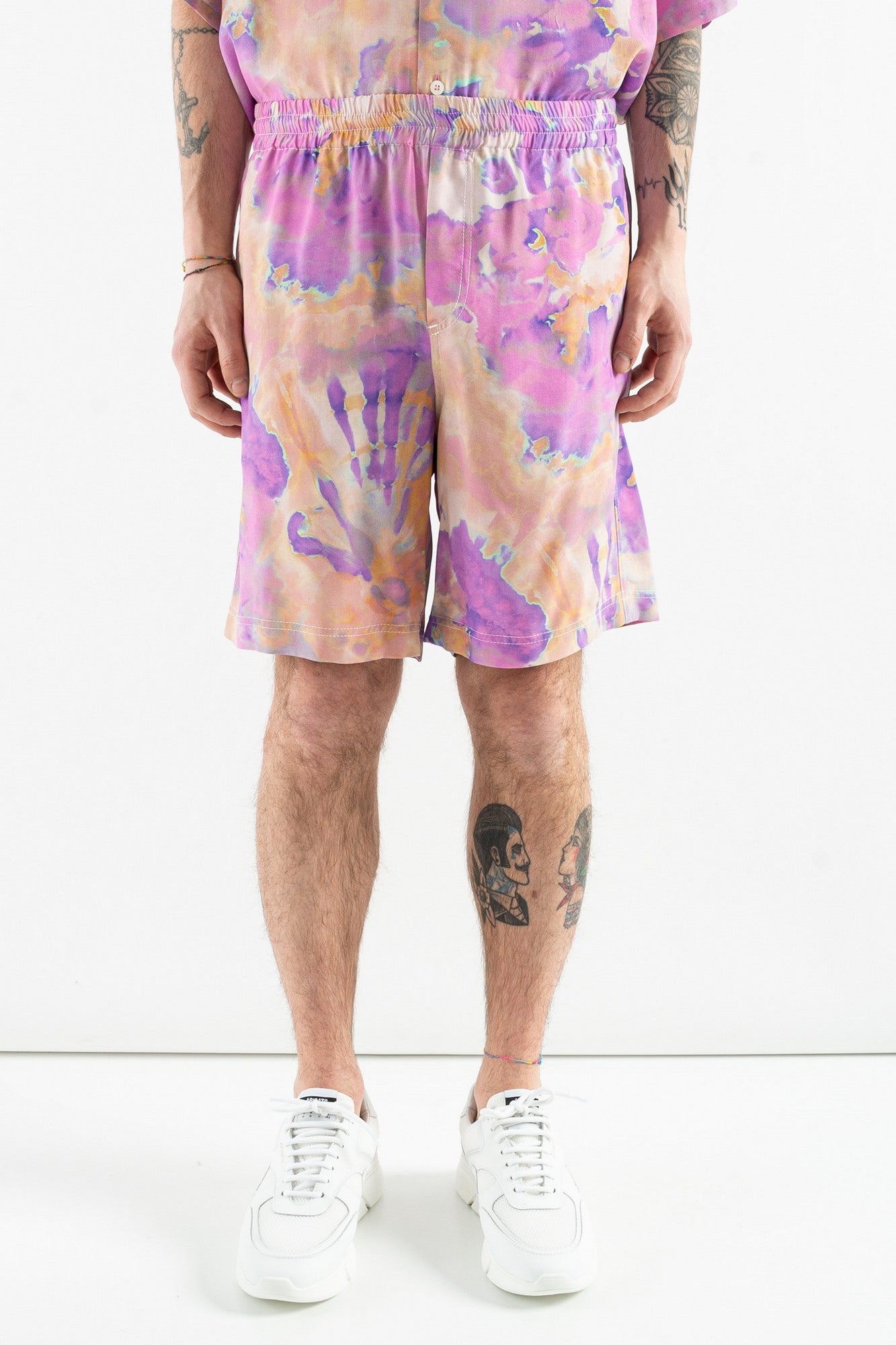 SHORT CON MOTIVO TIE DYE