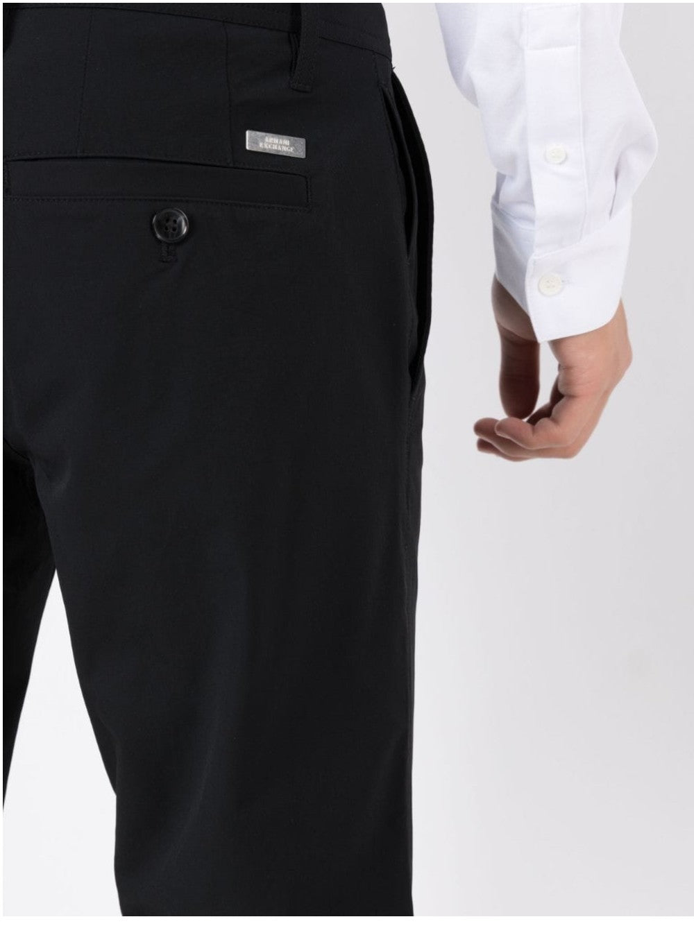 Armani Exchange PANTALONI CON LOGO IN RILIEVO Nero