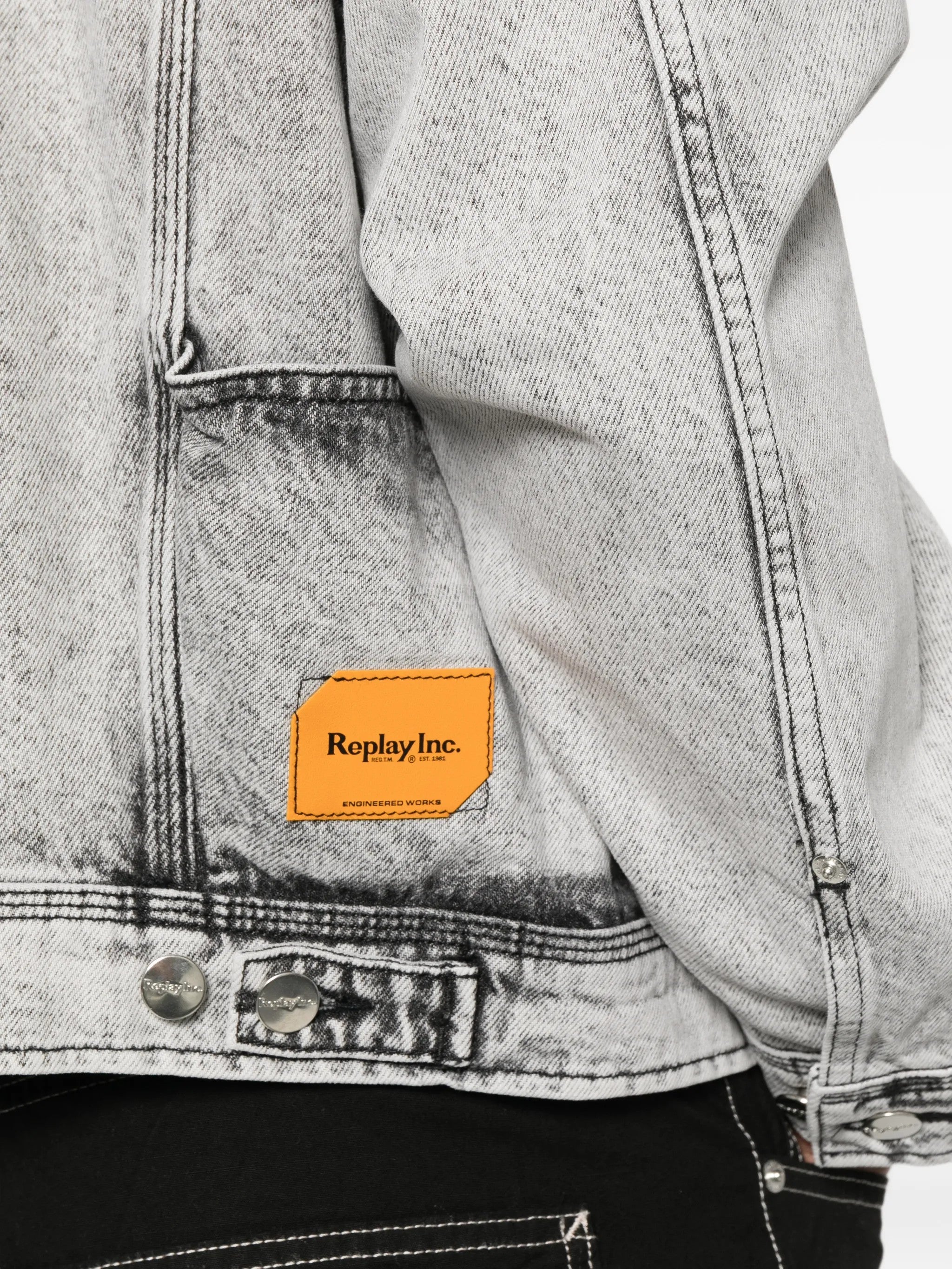 Replay Inc  Grigio